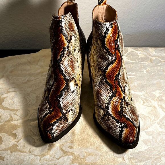 Very Volatile LA Faux python  Booties 8.5 - Picture 2 of 16